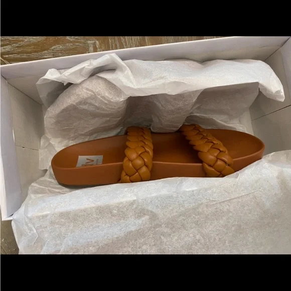 Dolce Vita Braided Sandal - Picture 4 of 5